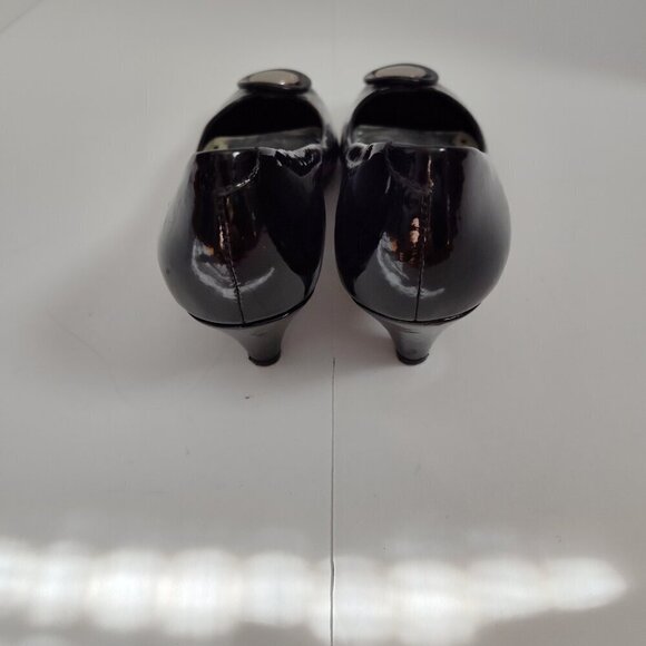 Ladies SZ 6-1/2B BCBG Black Patent Leather Pump - Picture 4 of 5